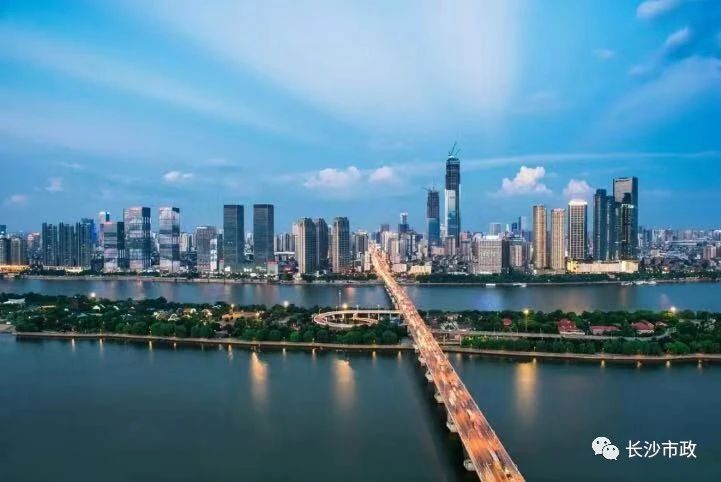 以城市，見未來(lái)；與城市，共成長(zhǎng)